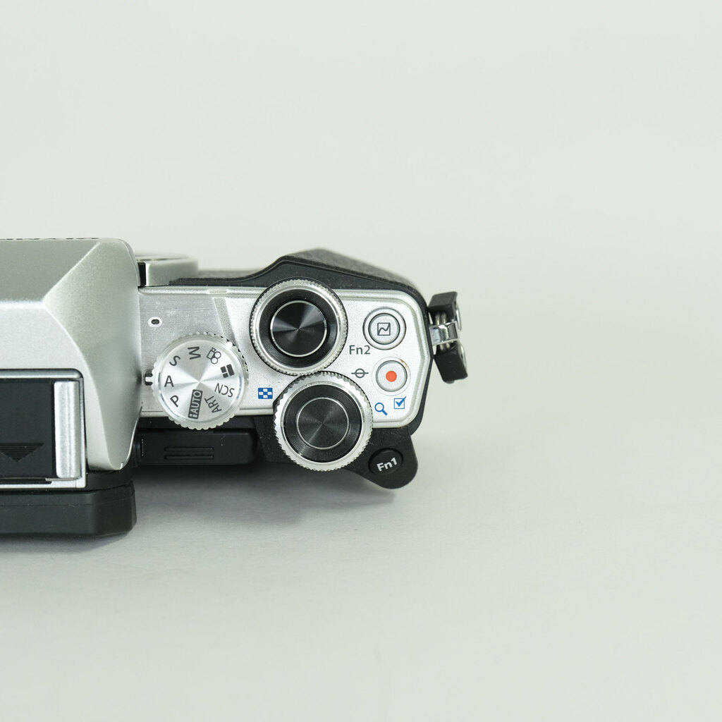 OLYMPUS OM-D E-M10 Mark II