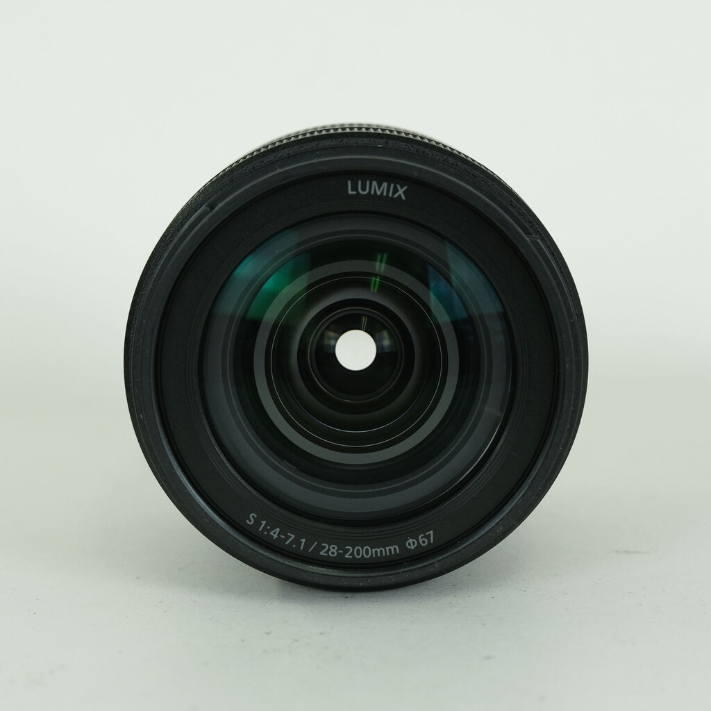 Panasonic LUMIX S 28-200mm F4-7.1 MACRO O.I.S. Panasonic LUMIX S 28-200mm F4-7.1 MACRO O.I.S.