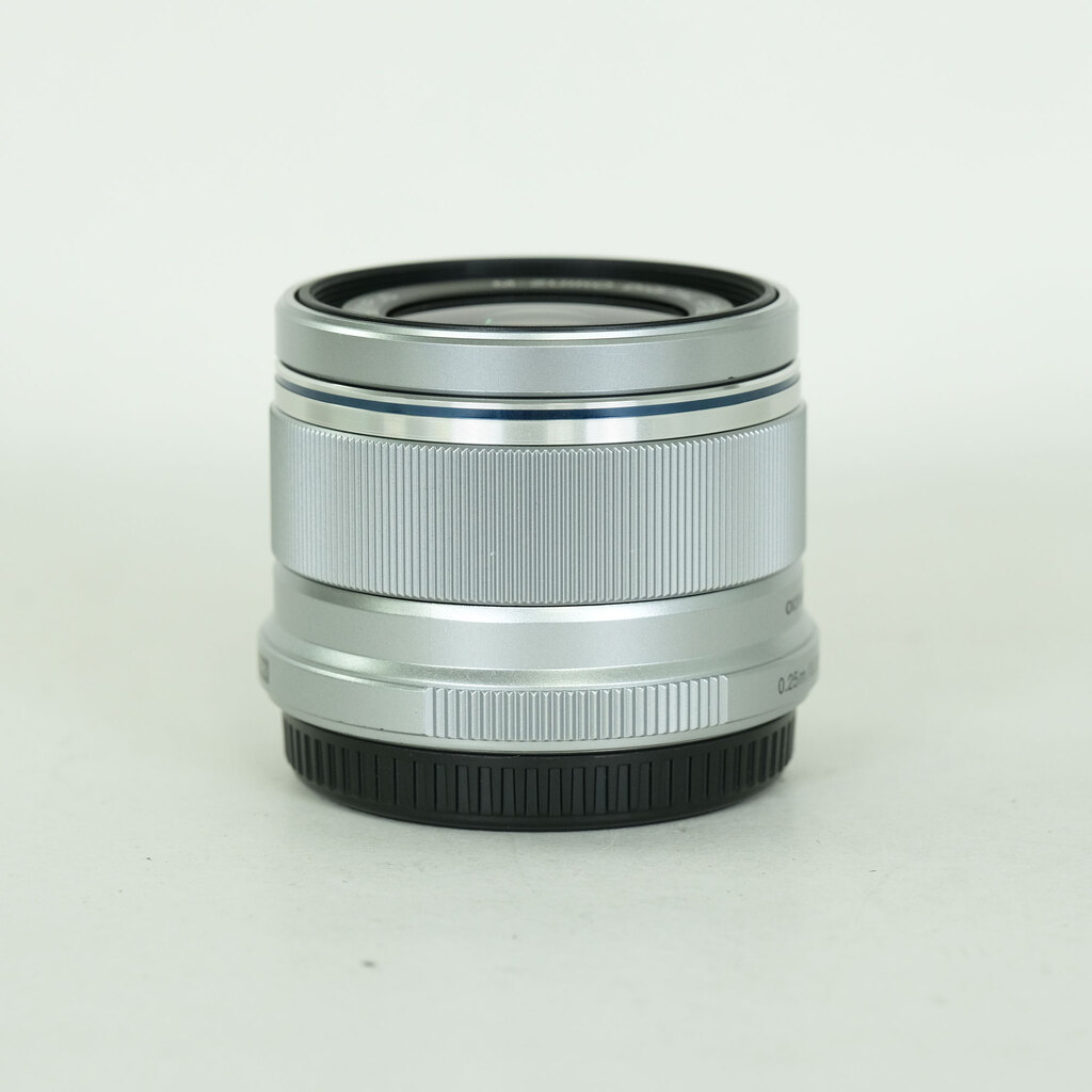 OLYMPUS M.ZUIKO DIGITAL 25mm F1.8 OLYMPUS M.ZUIKO DIGITAL 25mm F1.8