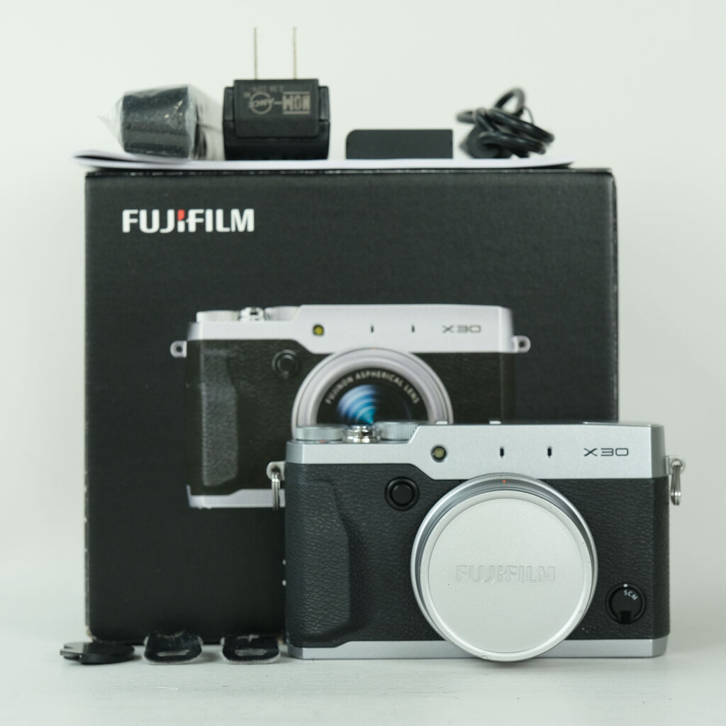 FUJIFILM X30 シルバーの出品 | ONE SCENE（ワンシーン）
