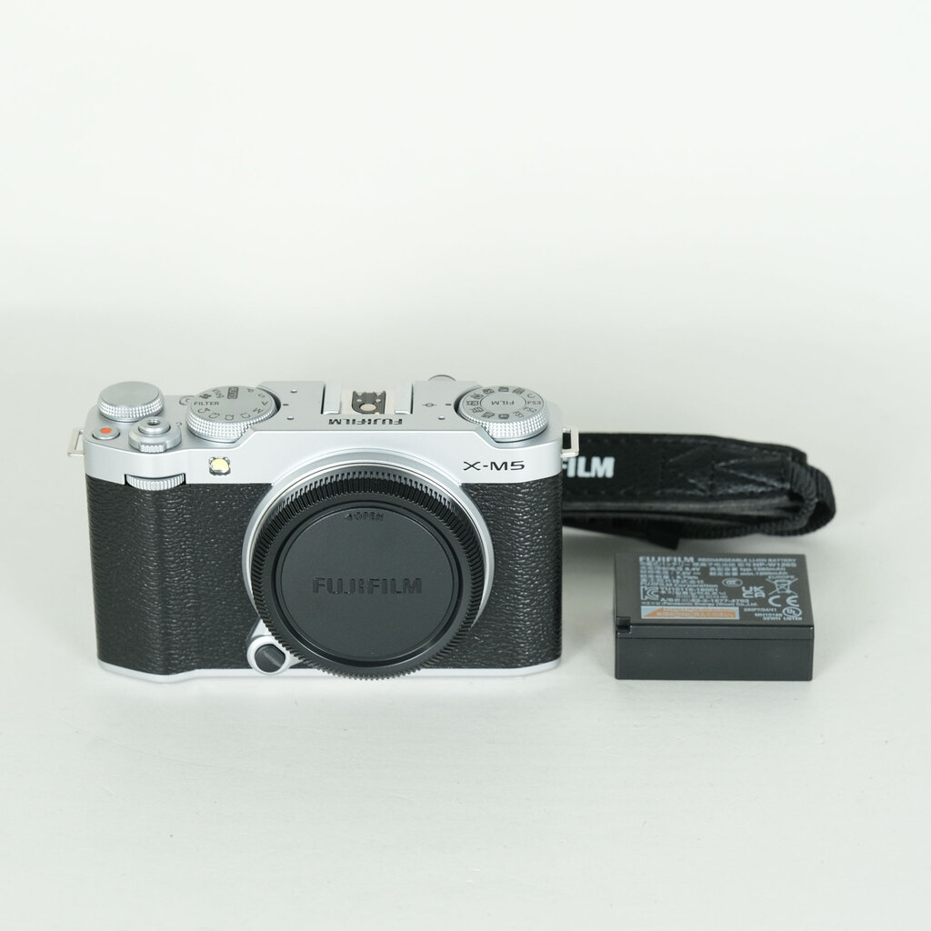 FUJIFILM X-M5 [�{�f�B �V���o�[]
