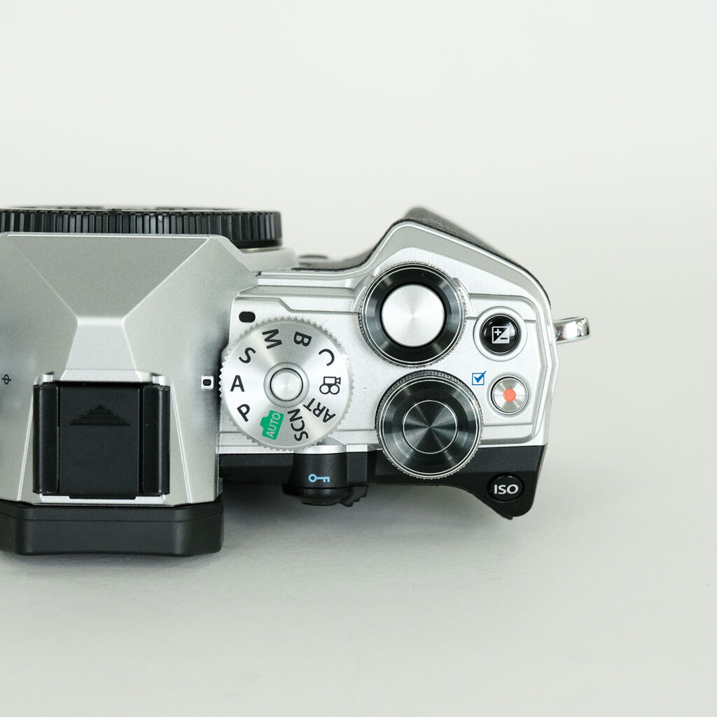 OLYMPUS OM-D E-M5 Mark III