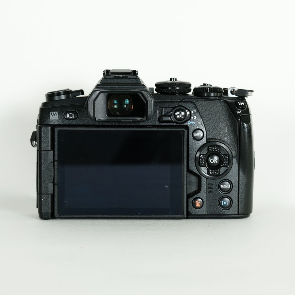 OLYMPUS OM-D E-M1 Mark II