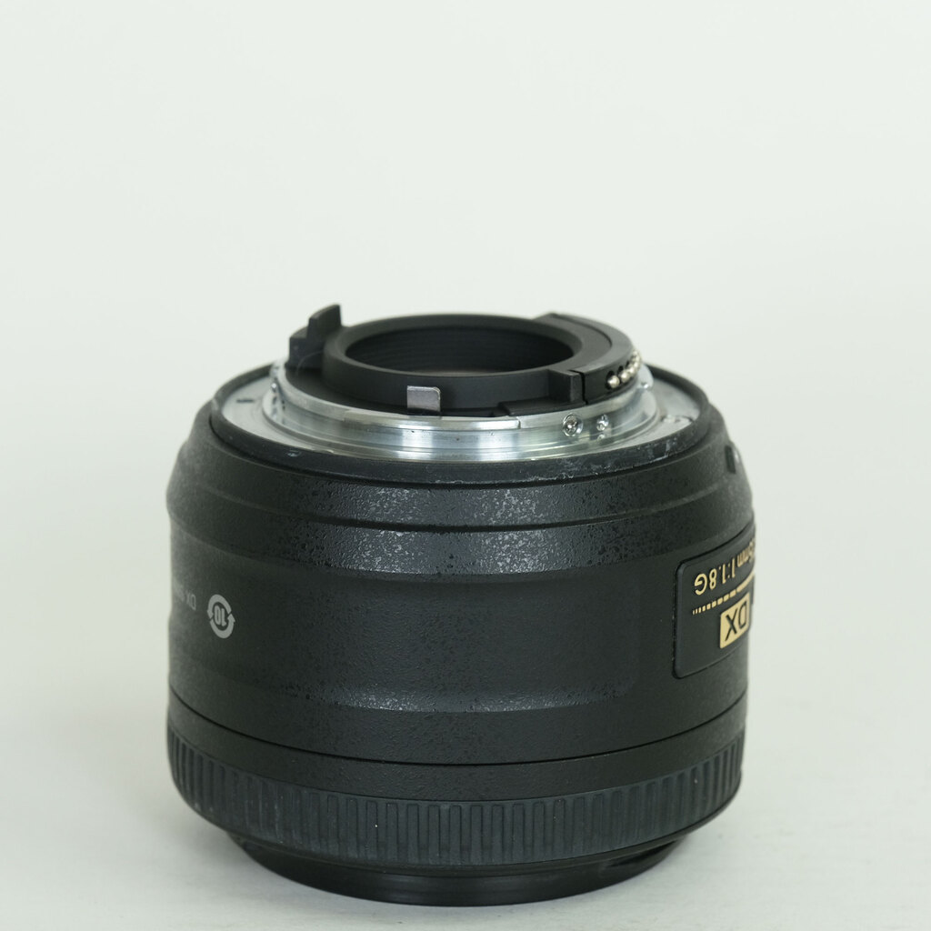 Nikon AF-S DX NIKKOR 35mm f/1.8G Nikon AF-S DX NIKKOR 35mm f/1.8G