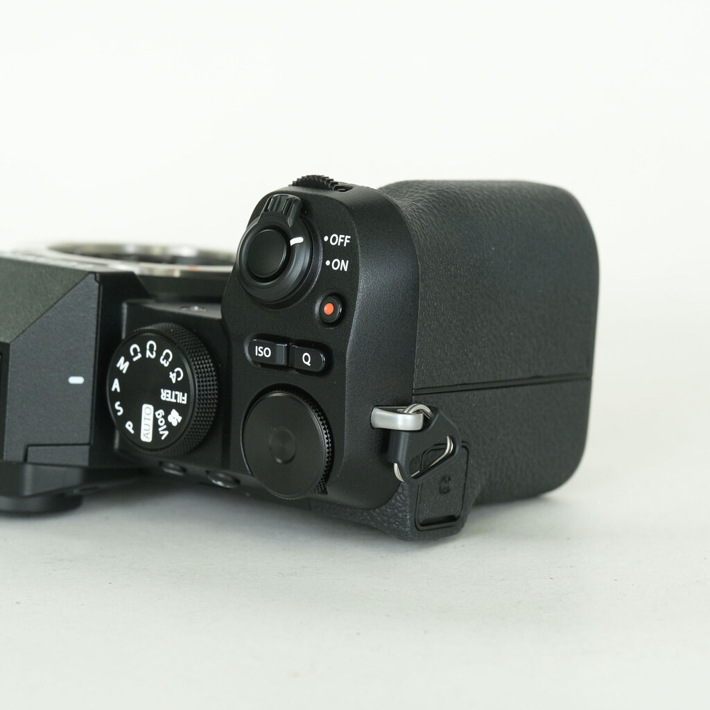 FUJIFILM X-S20