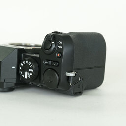 FUJIFILM X-S20