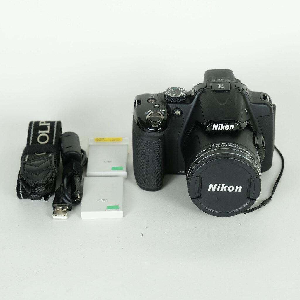 Nikon COOLPIX P520 本体と付属品 Nikon COOLPIX P520 BK ブラックの出品 | ONE SCENE（ワンシーン）