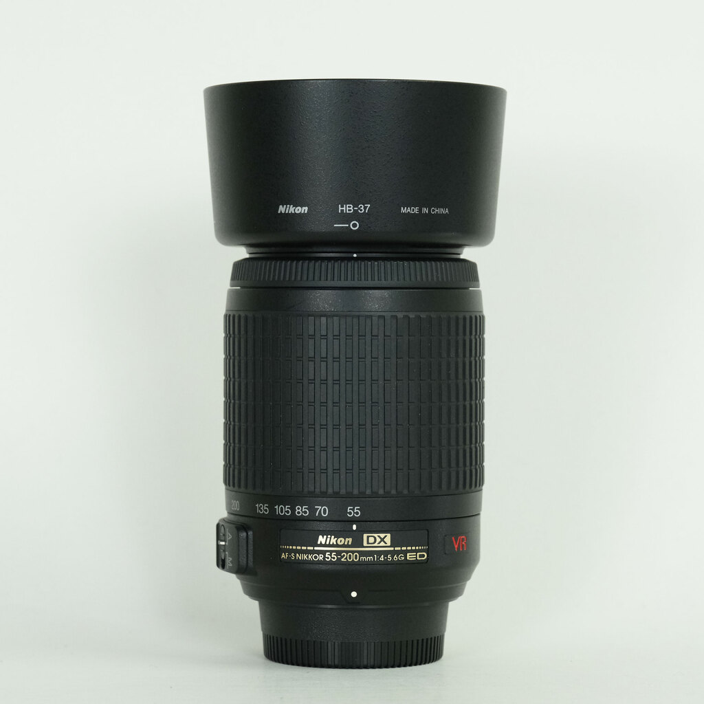 Nikon AF-S DX VR Zoom-Nikkor 55-200mm F4-5.6G IF-ED Nikon AF-S DX VR Zoom-Nikkor 55-200mm F4-5.6G IF-ED