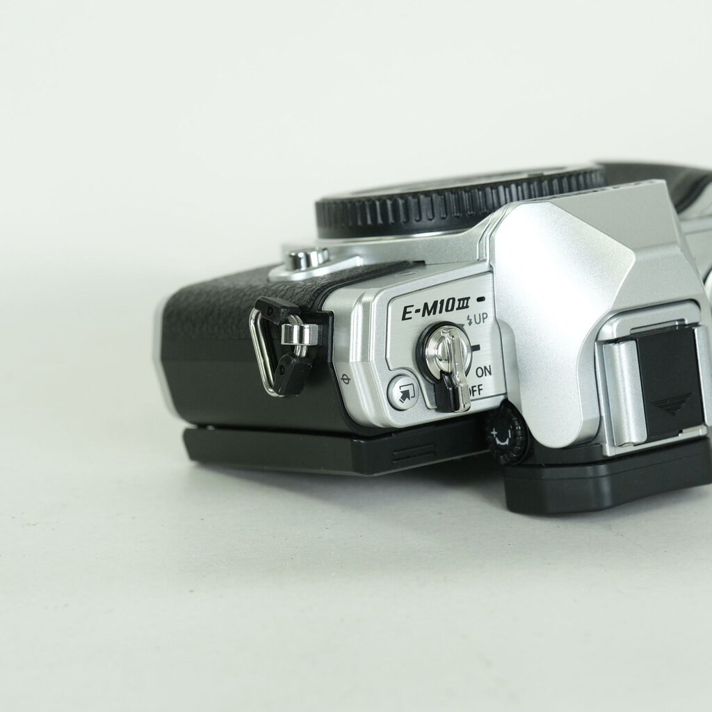 OLYMPUS OM-D E-M10 Mark III