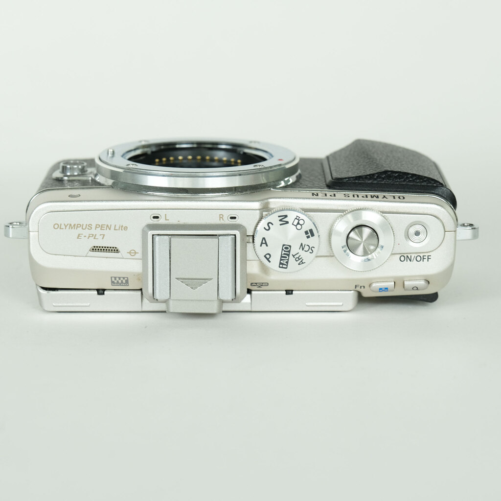 OLYMPUS PEN Lite E-PL7 ボディ シルバーの出品 | ONE SCENE（ワンシーン）