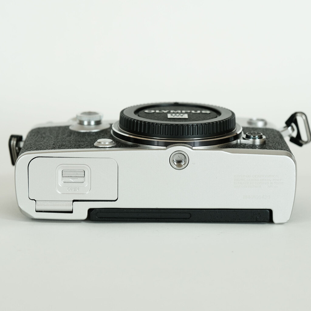 OLYMPUS PEN-F