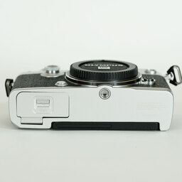 OLYMPUS PEN-F