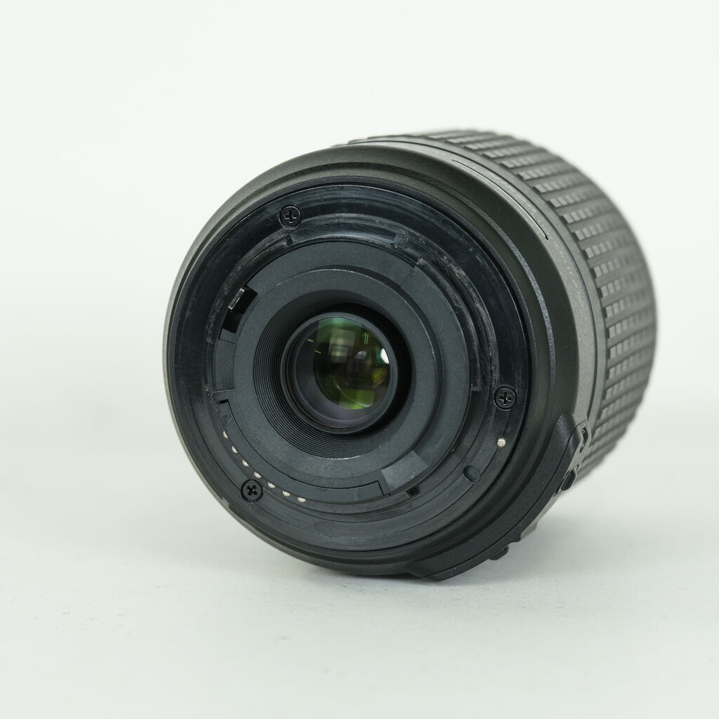 Nikon AF-S DX VR Zoom-Nikkor 55-200mm F4-5.6G IF-ED Nikon AF-S DX VR Zoom-Nikkor 55-200mm F4-5.6G IF-ED