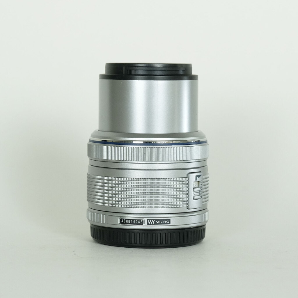 OLYMPUS M.ZUIKO DIGITAL 14-42mm F3.5-5.6IIR シルバー