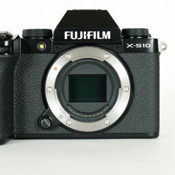 FUJIFILM X-S10