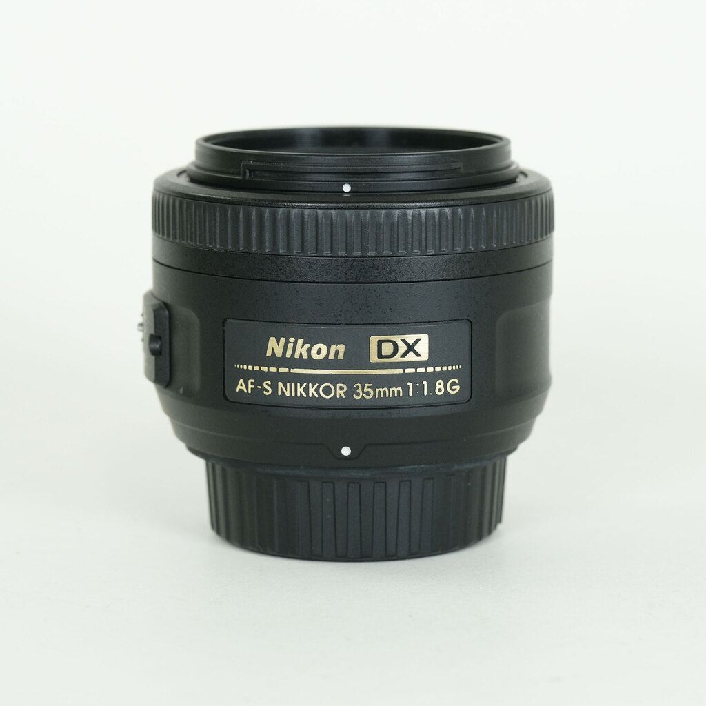 Nikon AF-S DX NIKKOR 35mm f/1.8G Nikon AF-S DX NIKKOR 35mm f/1.8G
