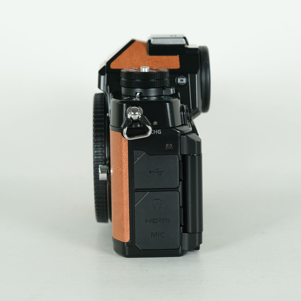 Nikon Z f プレミアムエクステリア張替済みの出品 | ONE SCENE（ワン