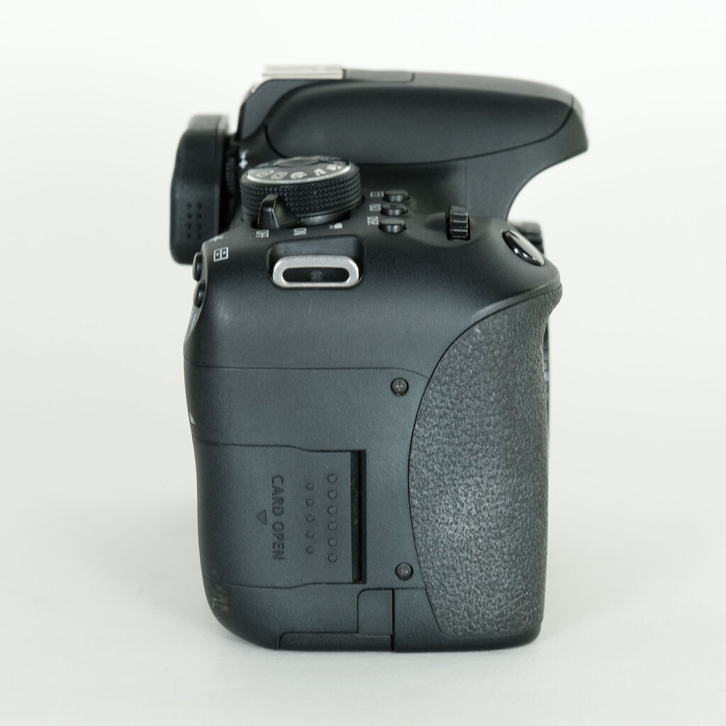 Canon EOS Kiss X8i Canon EOS Kiss X8i