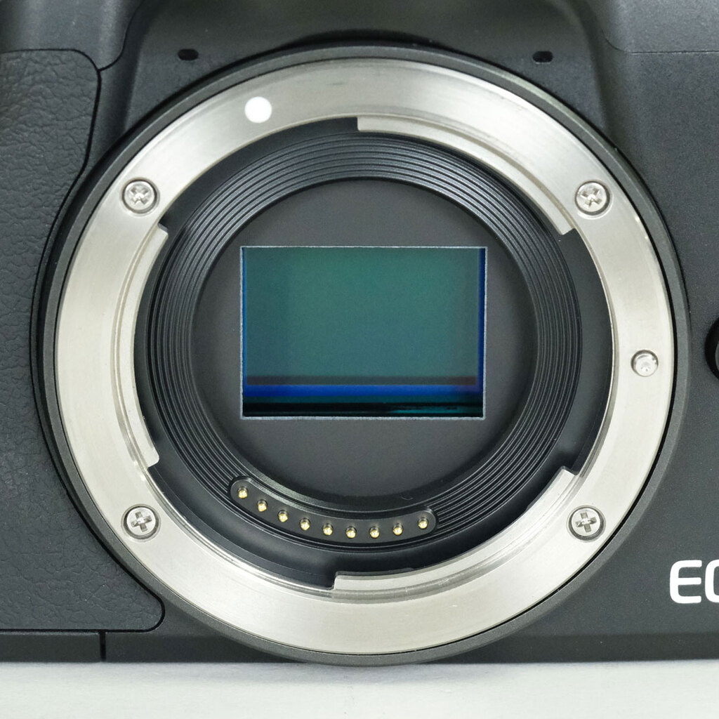 Canon EOS Kiss M Canon EOS Kiss M