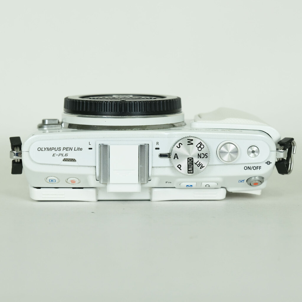 OLYMPUS PEN Lite E-PL6 ボディ ホワイト
