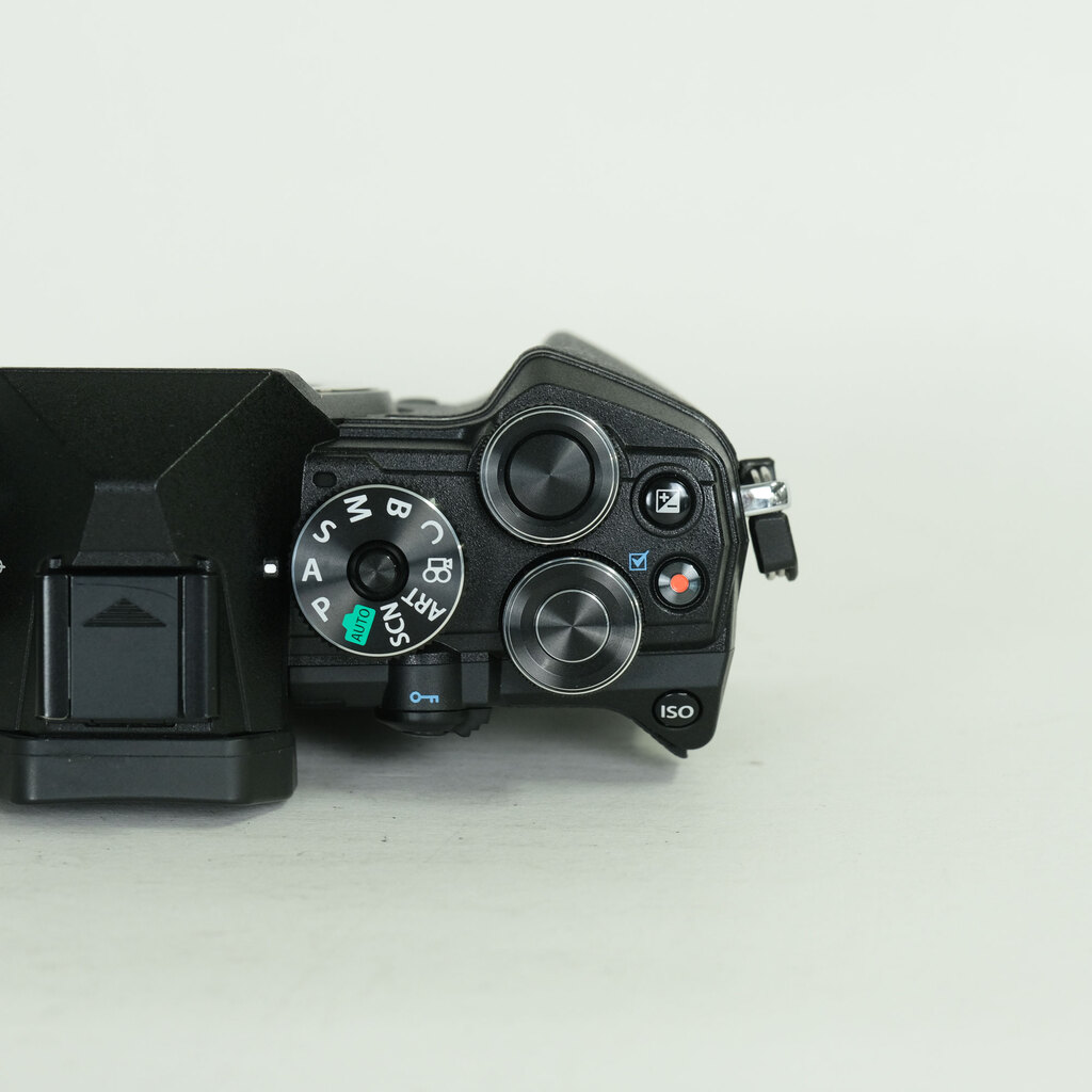 OLYMPUS OM-D E-M5 Mark III