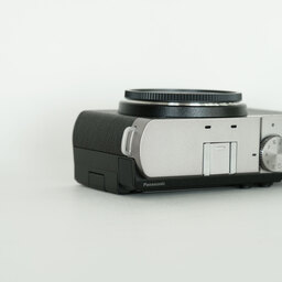 Panasonic LUMIX DC-S9