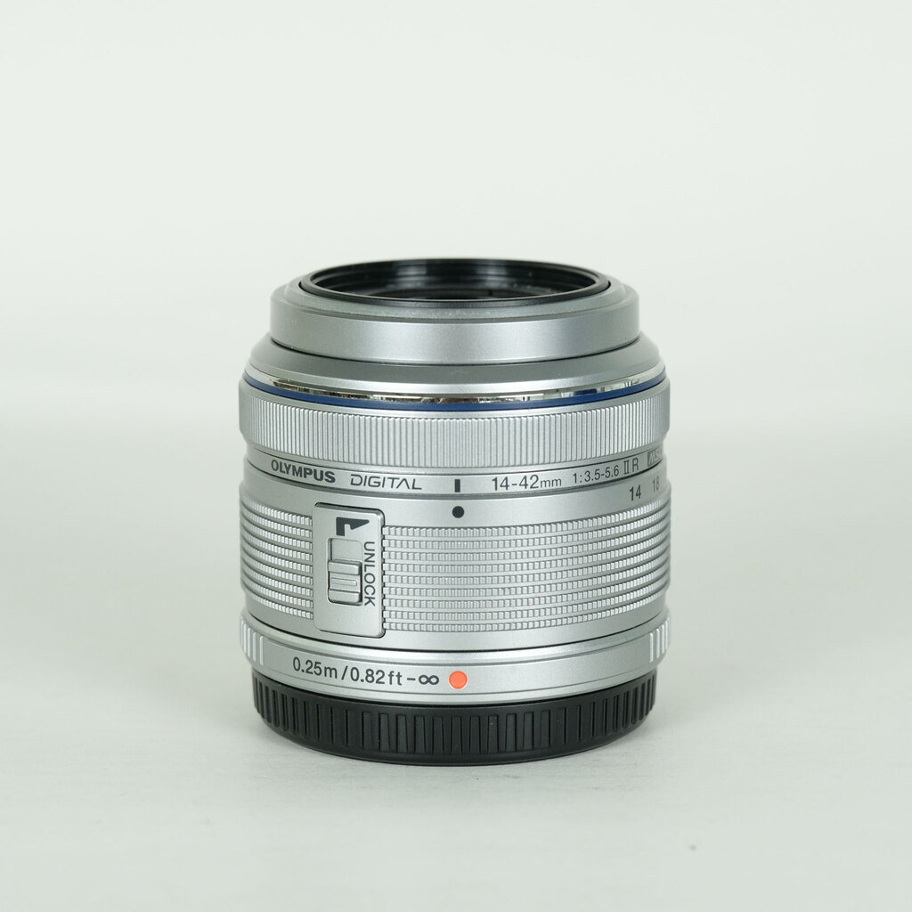 M.ZUIKO DIGITAL 14-42mm F3.5-5.6 II R [シルバー] 中古価格比較