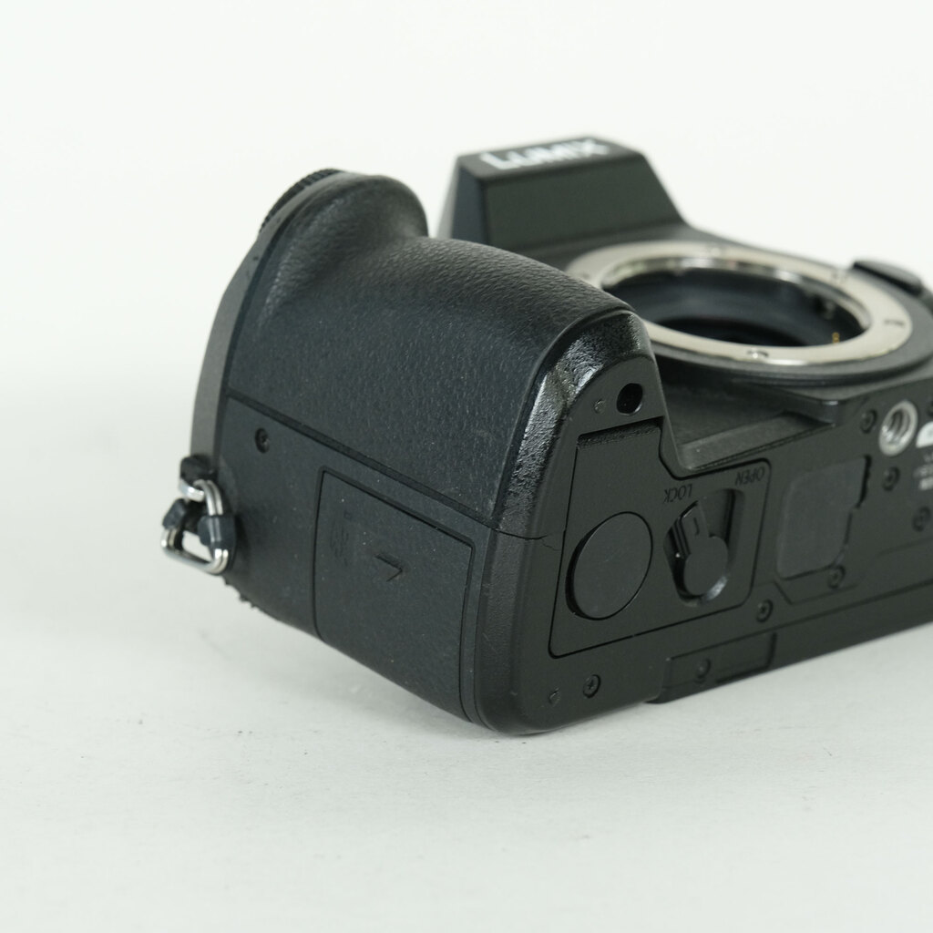 Panasonic LUMIX DMC-G8の出品 | ONE SCENE（ワンシーン）