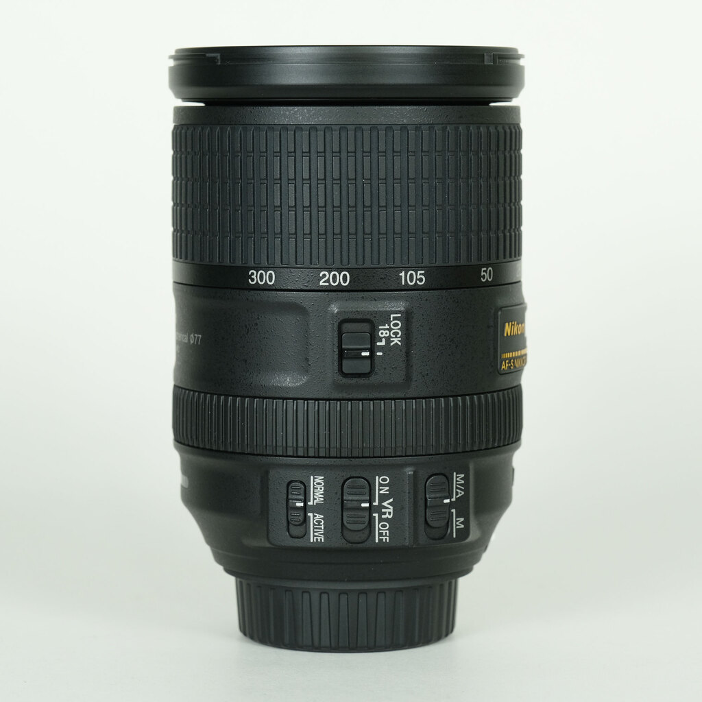 Nikon AF-S DX NIKKOR 18-300mm F3.5-5.6G ED VR Nikon AF-S DX NIKKOR 18-300mm F3.5-5.6G ED VR