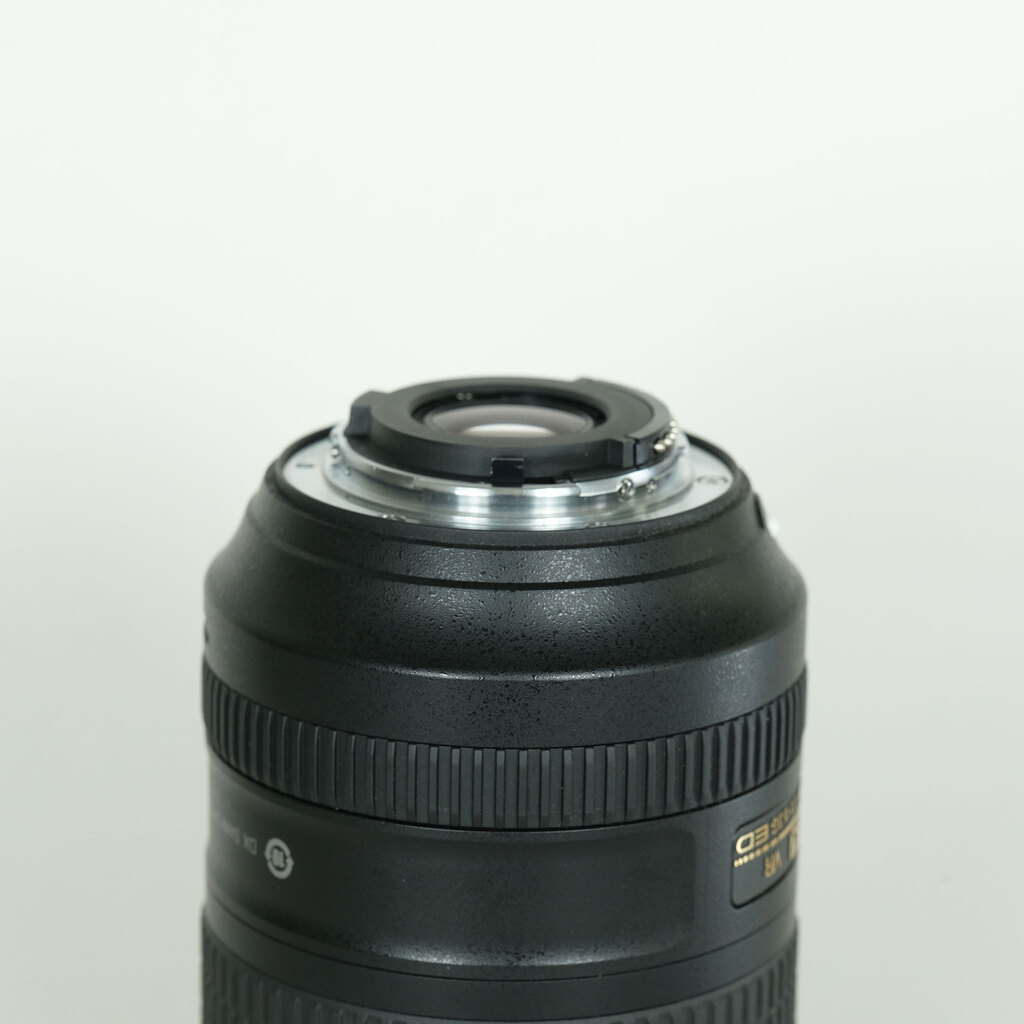 Nikon AF-S DX NIKKOR 18-300mm f/3.5-6.3G ED VR Nikon AF-S DX NIKKOR 18-300mm f/3.5-6.3G ED VR