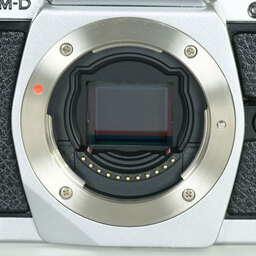 OLYMPUS OM-D E-M5 ボディ シルバー