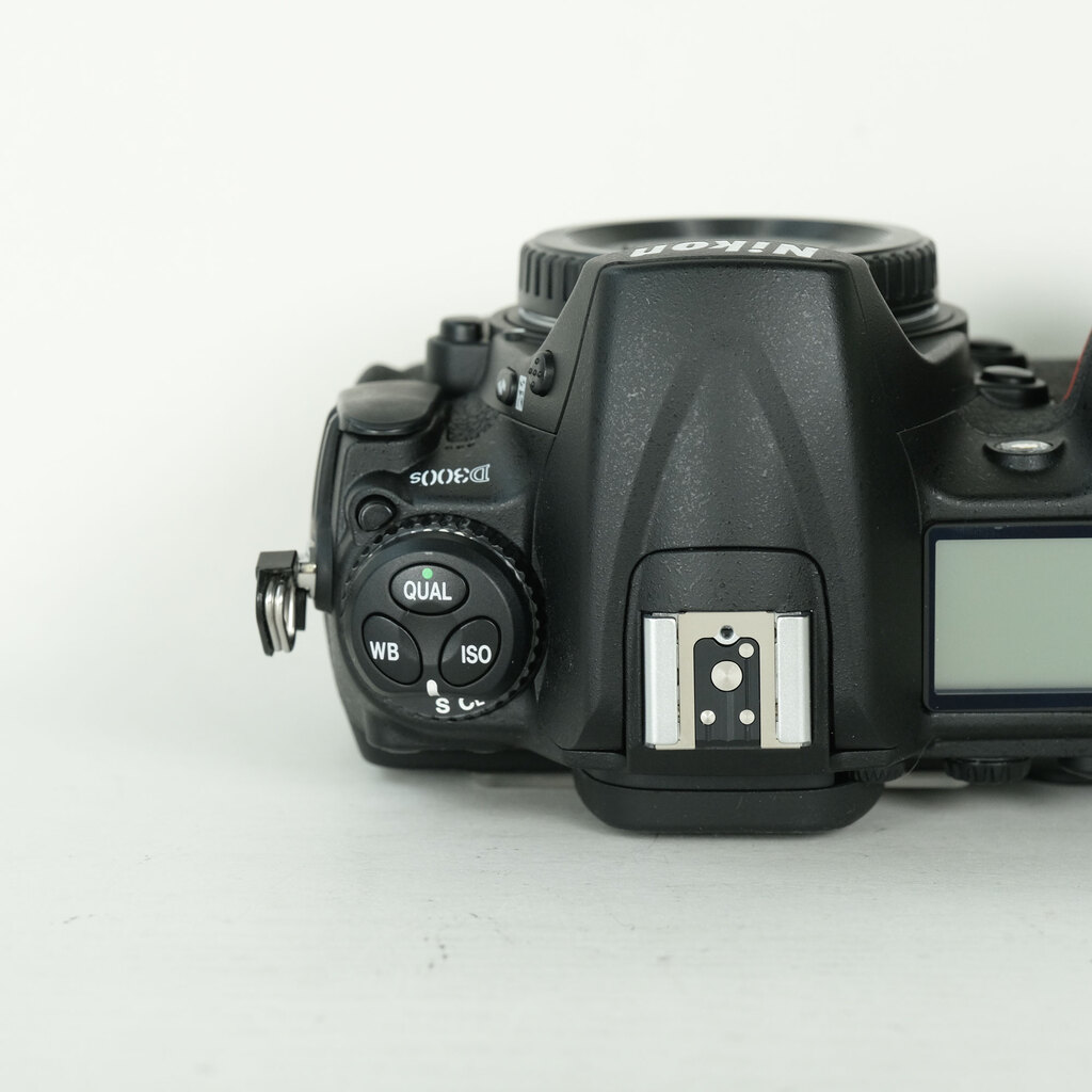 Nikon D300 ボディ 美品 シャッター8588回 元箱付フルセット Nikon D300S ボディの出品 | ONE SCENE（ワンシーン）