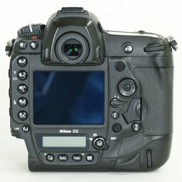 Nikon D5