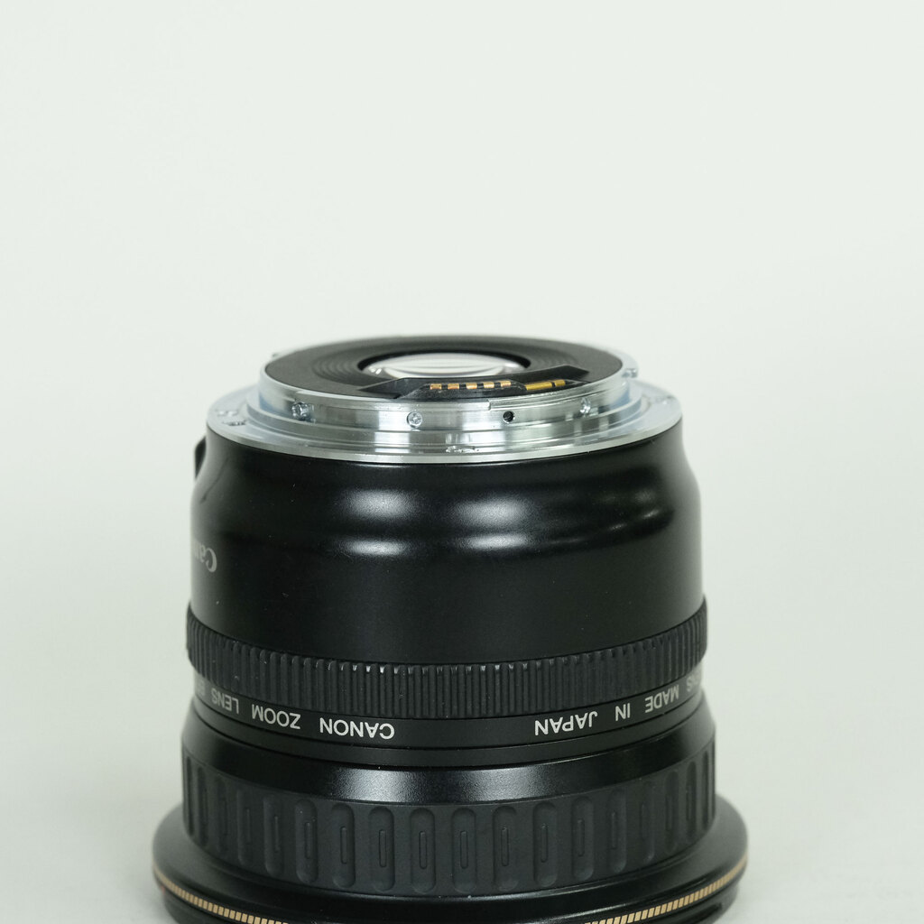 Canon EF20-35mm F3.5-4.5 USM Canon EF20-35mm F3.5-4.5 USM