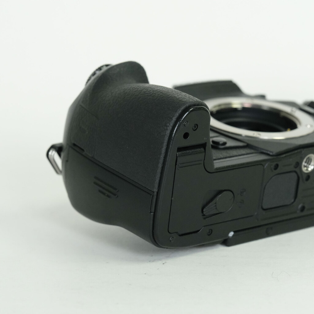 OLYMPUS OM-D E-M1 Mark II