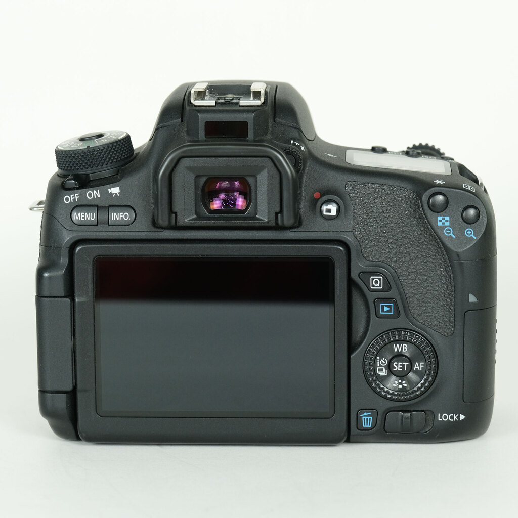 Canon EOS 8000D