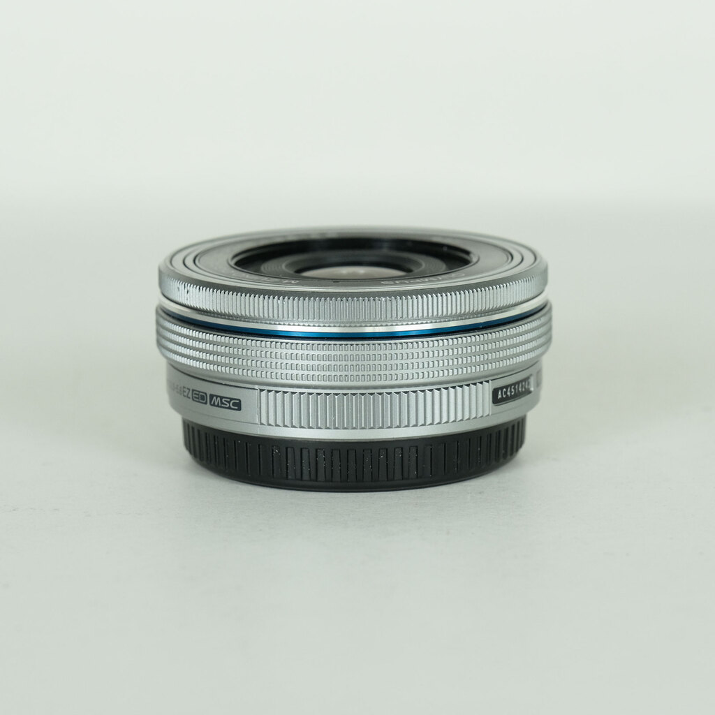 OLYMPUS M.ZUIKO DIGITAL ED 14-42mm F3.5-5.6 EZ シルバーの出品