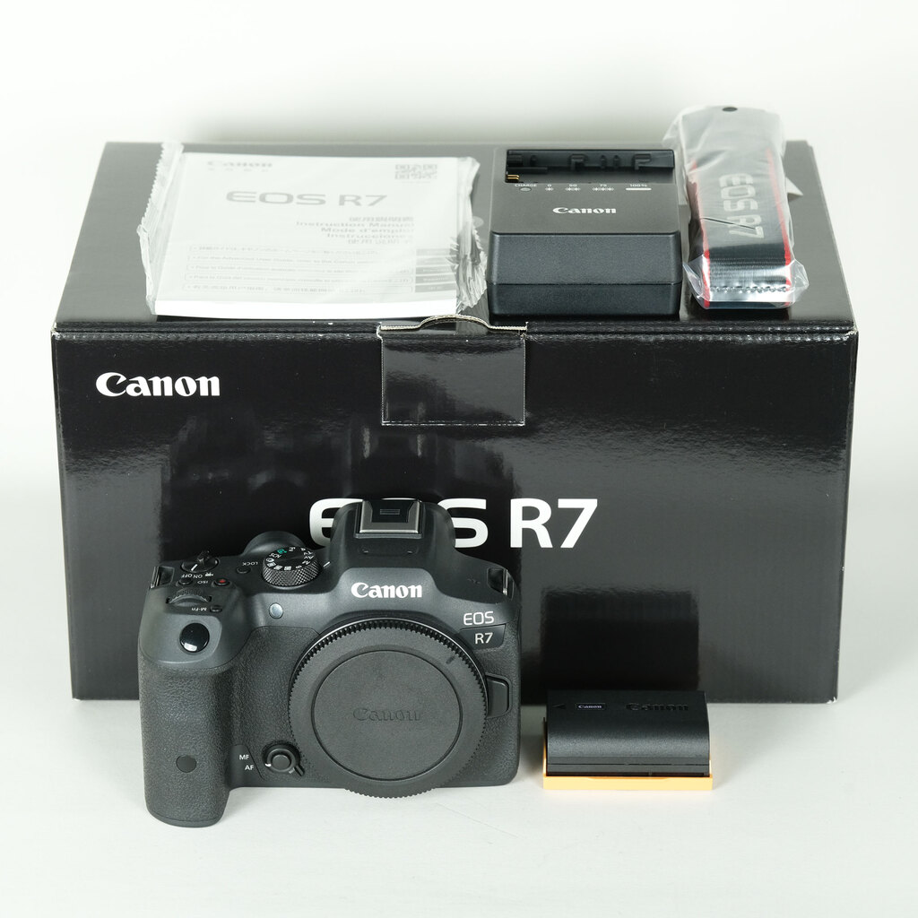 Canon EOS R7