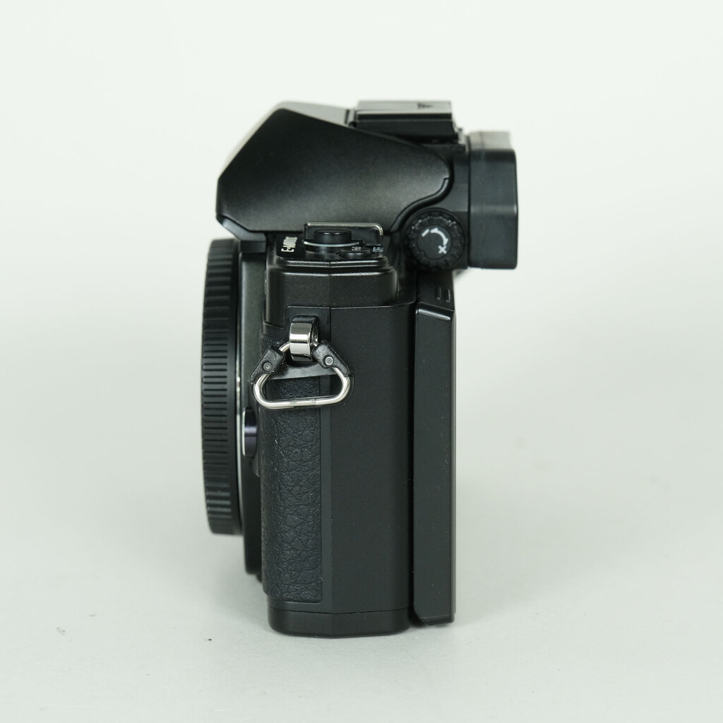 OLYMPUS OM-D E-M10 Mark II