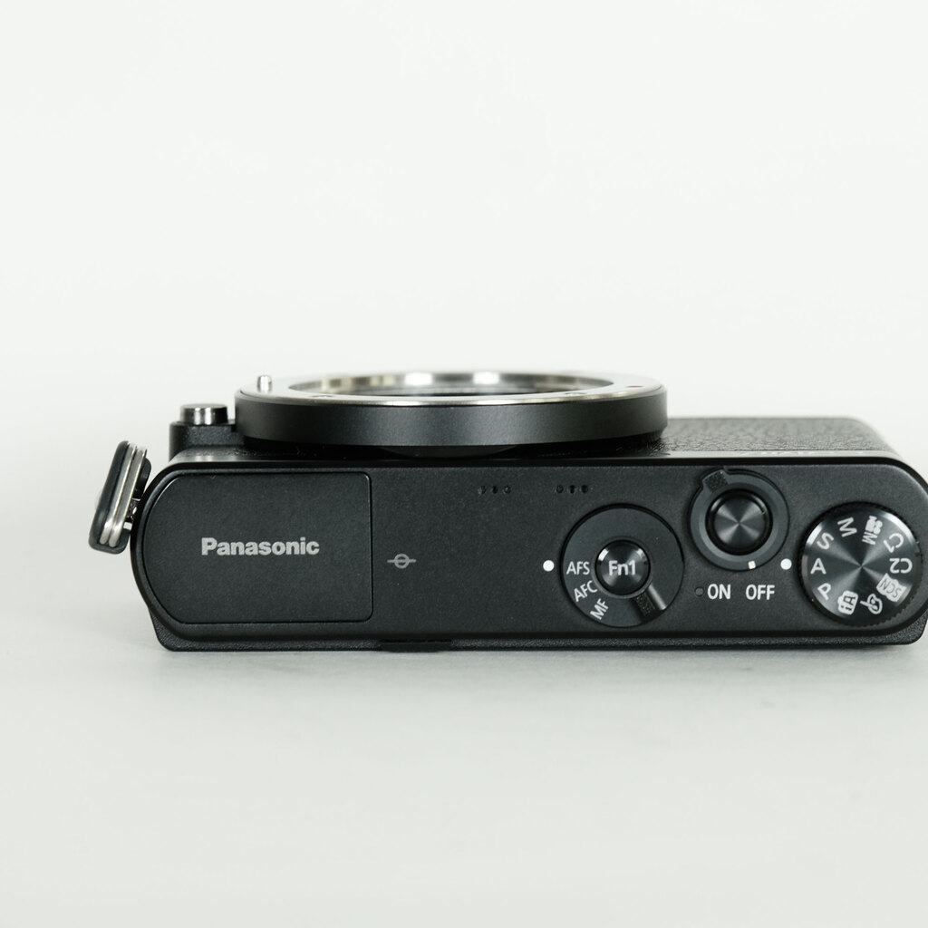 LUMIX DCM-GM1 ブラック 美品 Panasonic LUMIX DMC-GM1ボディ ブラックの出品 | ONE SCENE（ワンシーン）