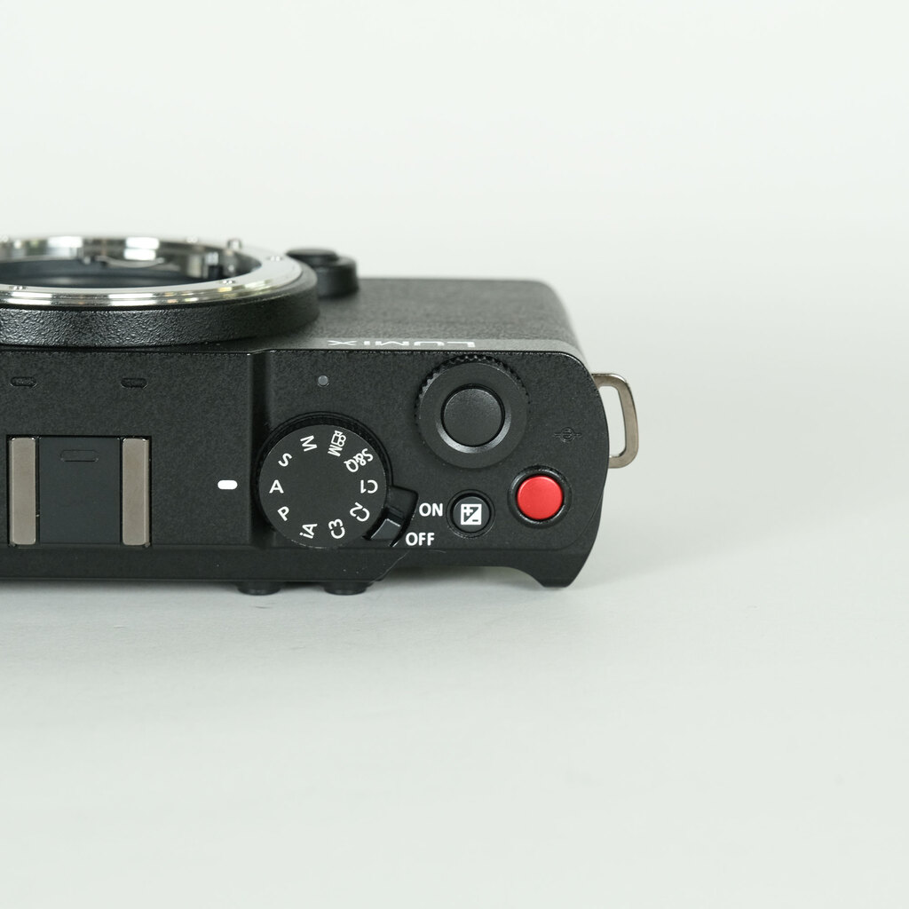 Panasonic LUMIX DC-S9 Panasonic LUMIX DC-S9