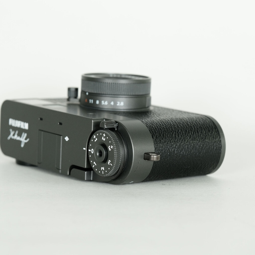 FUJIFILM X half X-HF1