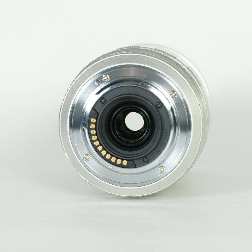 OLYMPUS M.ZUIKO ED75-300mm F4.8-6.7 シルバー