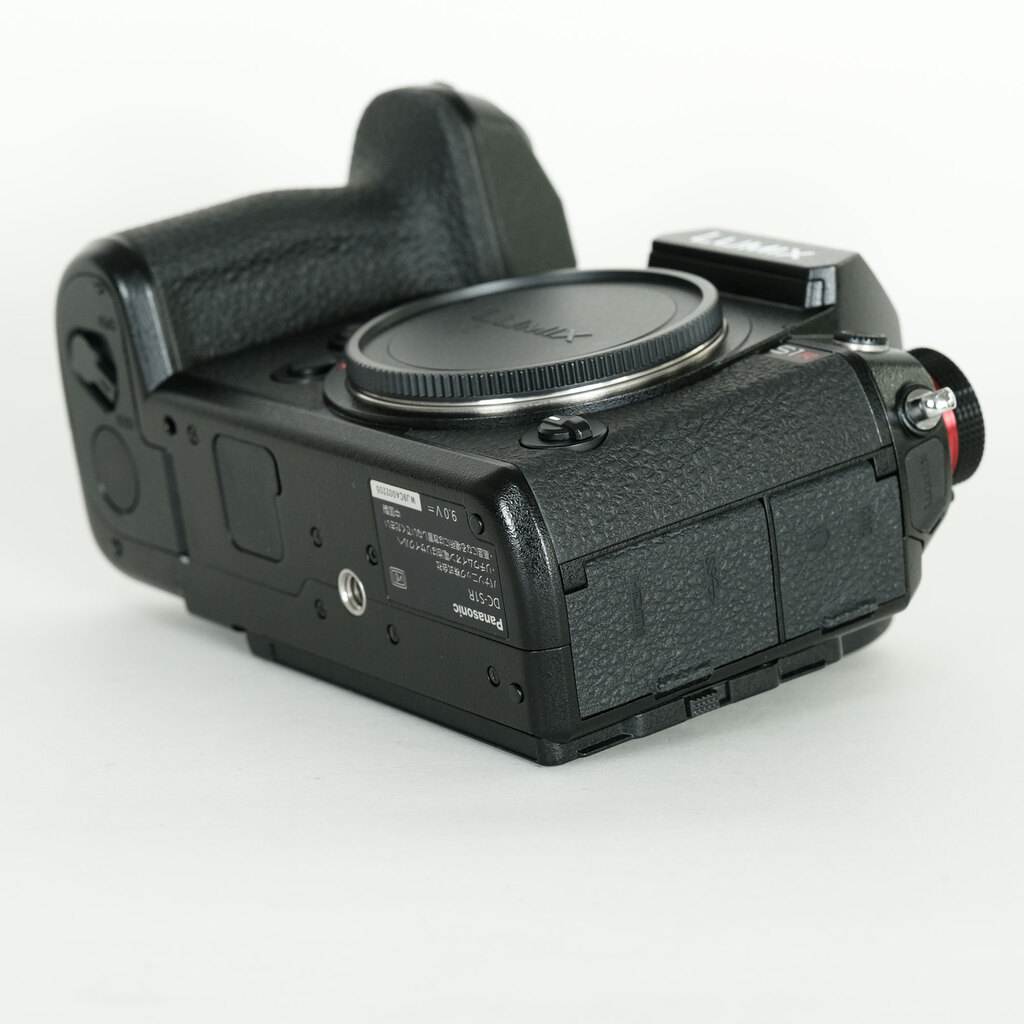 Panasonic LUMIX DC-S1R