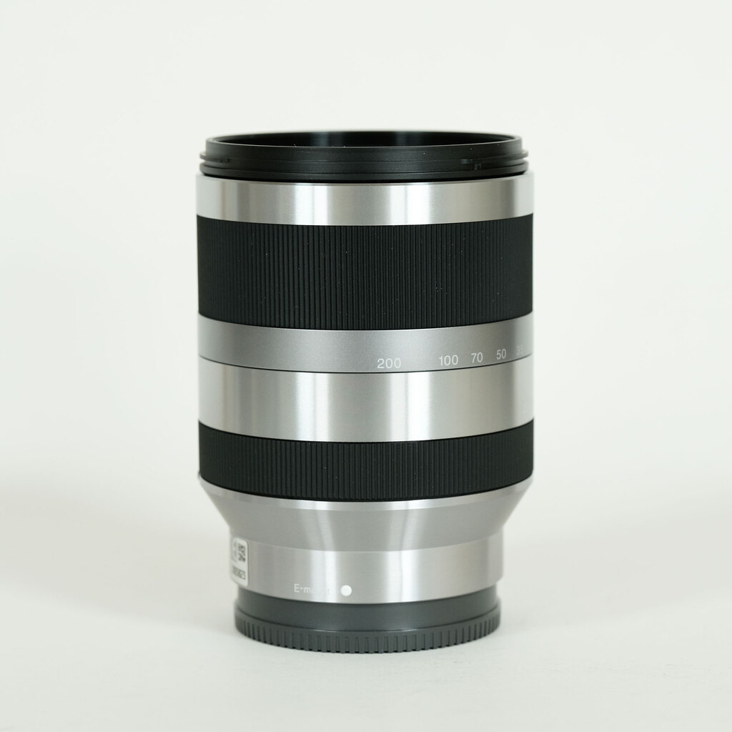 SONY E18-200mm F3.5-6.3 OSS SEL18200
