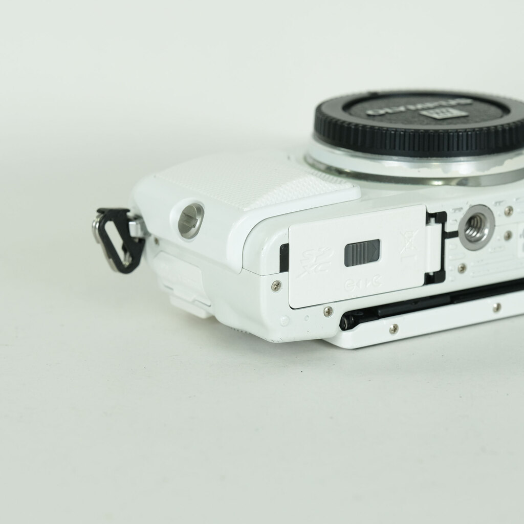 OLYMPUS PEN Lite E-PL6 ボディ ホワイト OLYMPUS PEN Lite E-PL6 ボディ ホワイト