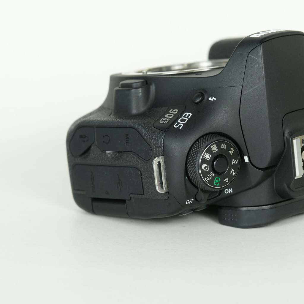 Canon EOS 90D