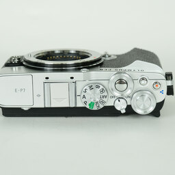 OLYMPUS PEN E-P7