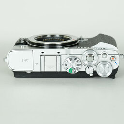 OLYMPUS PEN E-P7