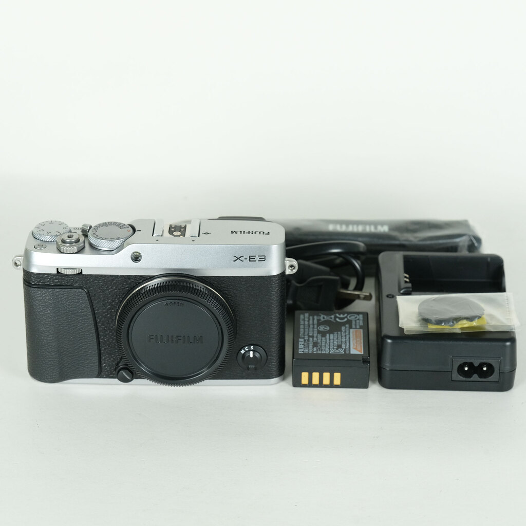 FUJIFILM X-E3 [�{�f�B �V���o�[]